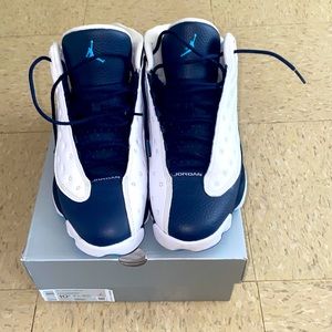 These are men Air Jordan 13 Retro 'Obsidian. Size 10.5 . I have original box.